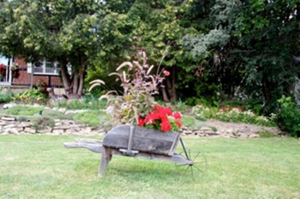 Burley's Executive Garden Suite Peterborough Exterior foto